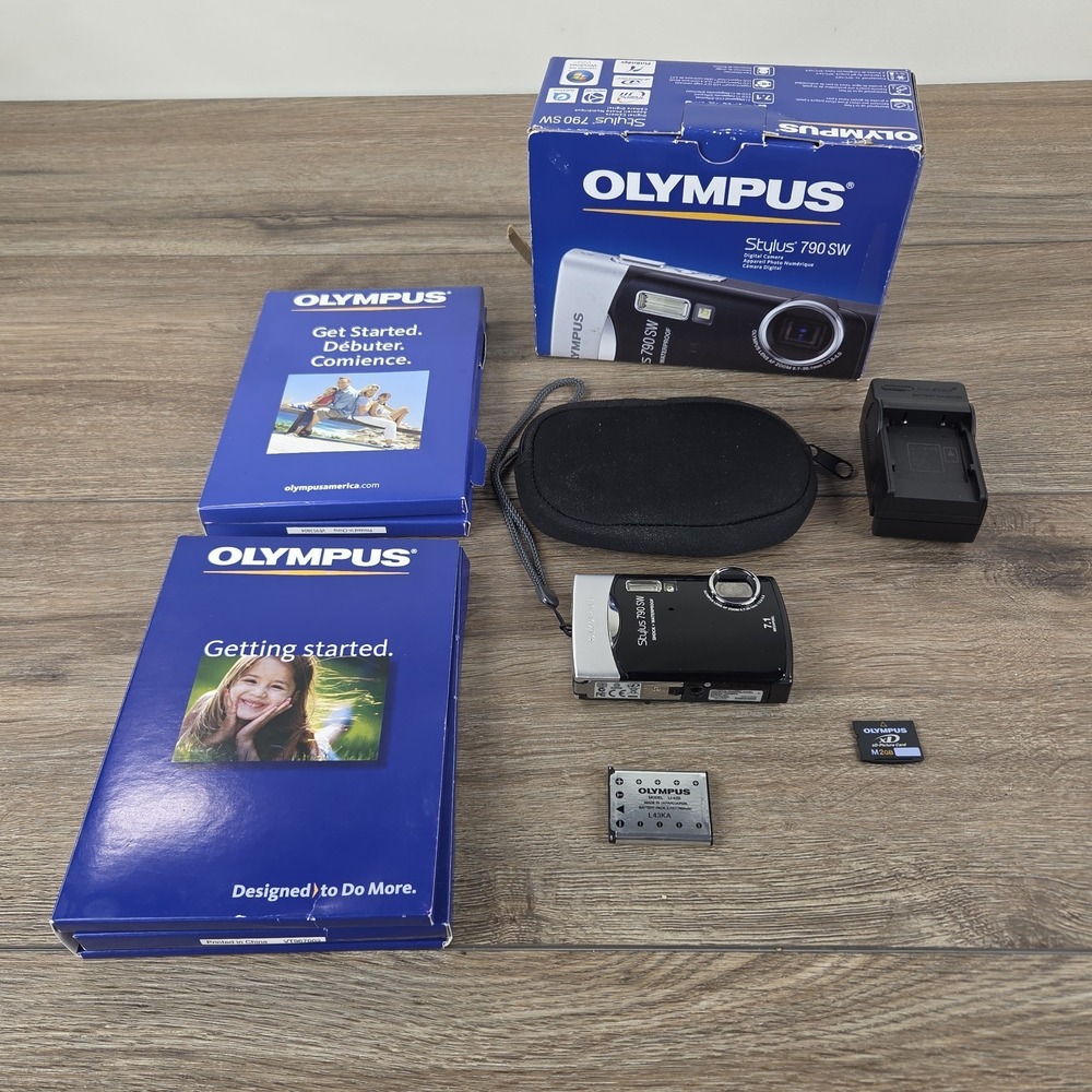 Olympus 790SW Waterproof Digital Camera 7.1MP 3x Zoom Black Tested w/ 2GB Card